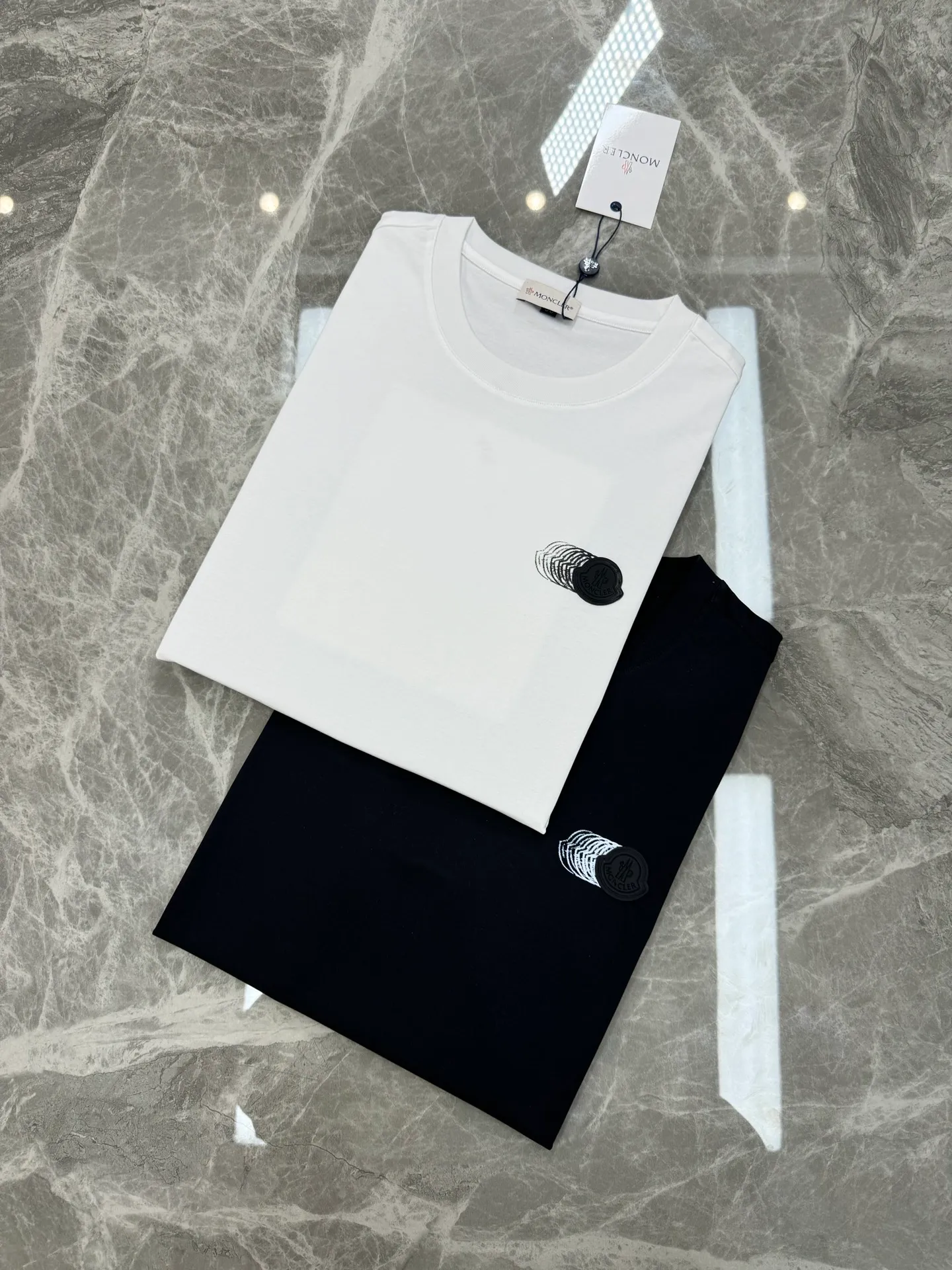 180 ⚜️Moncler muzzle 26s spring and summer round neck short sleeves. Recommended simple basic style - preferably made of 190g 100% mercerized cotton material. Smooth and delicate texture. Breathable and skin-friendly. New Arrival letter heat stamping. Small hat on the chest with silicone three-dimensional patch to make it more outstanding! It’s great whether worn alone or layered with it. It’s the most popular T-shirt on a daily basis! ! ! Color: Black.White.Sizes: M-4XL slim fit ❗️ (XL recommended for 175/145 pounds)